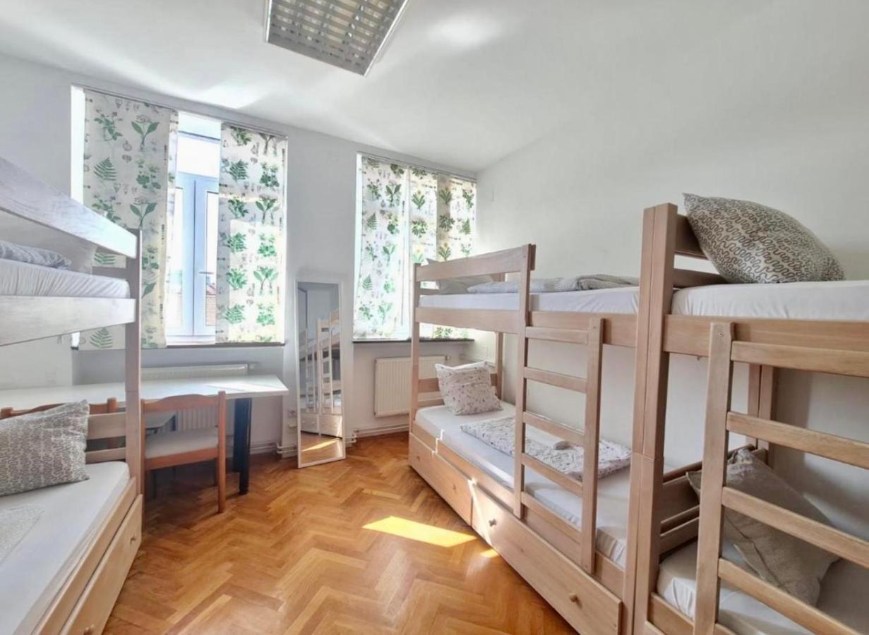 Bishnu Hostel Zagabria Esterno foto